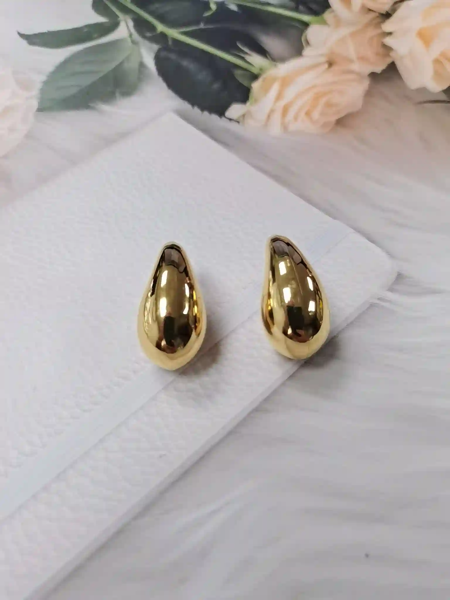 Water drop trend stud earring